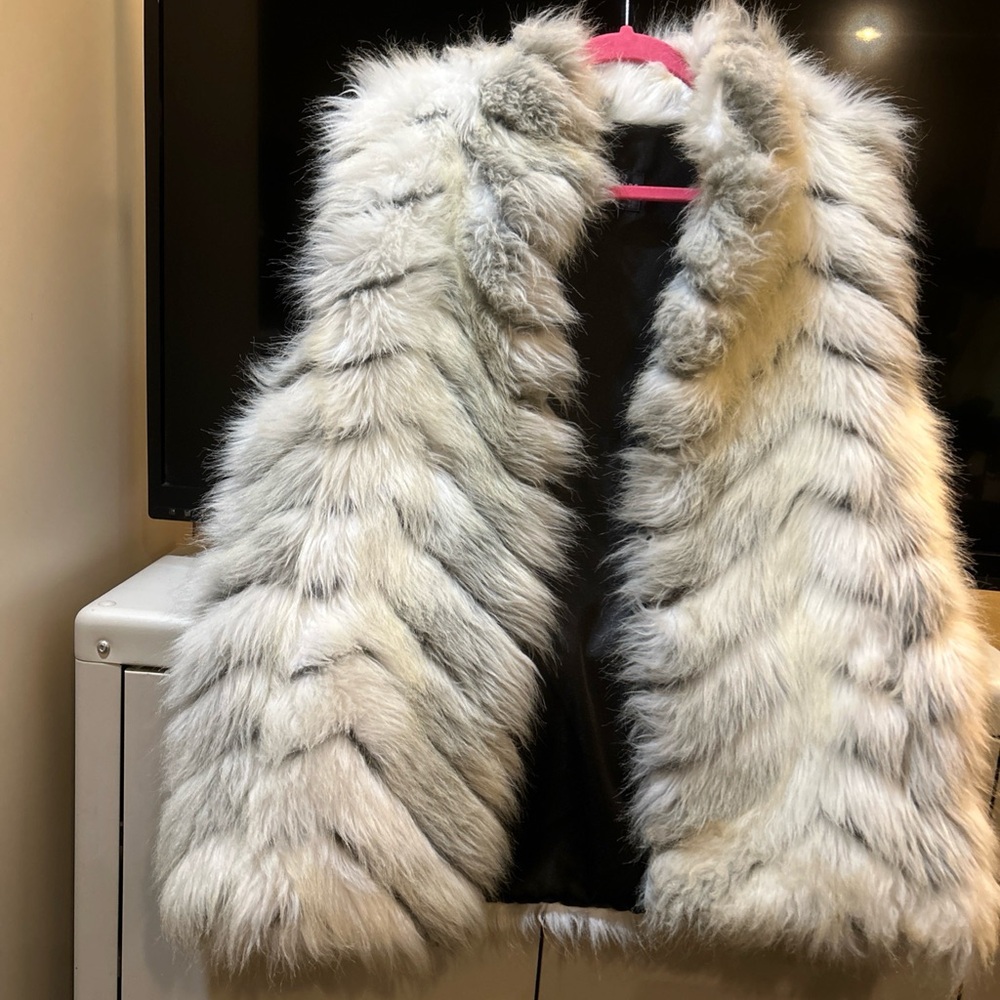 Donna Salyers Fabulous-Furs Women's Crystal Fox Faux Fur Open Front Vest Medium